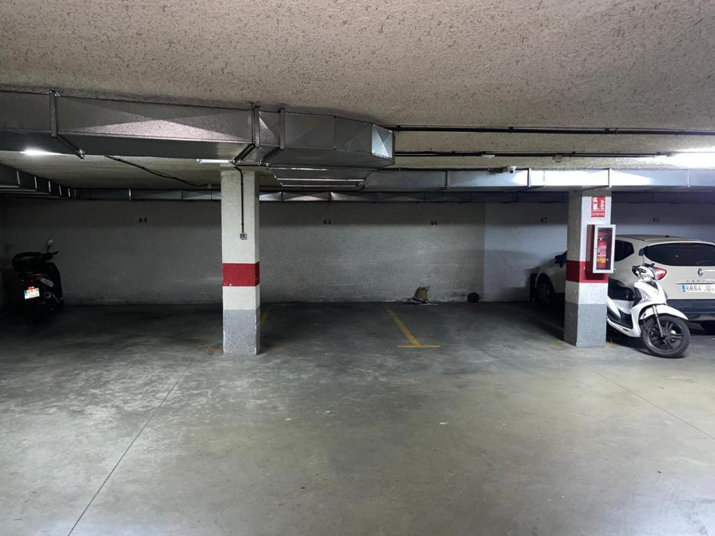 Gran Apartamento Con Parking Gratis Centro De Малага Екстериор снимка